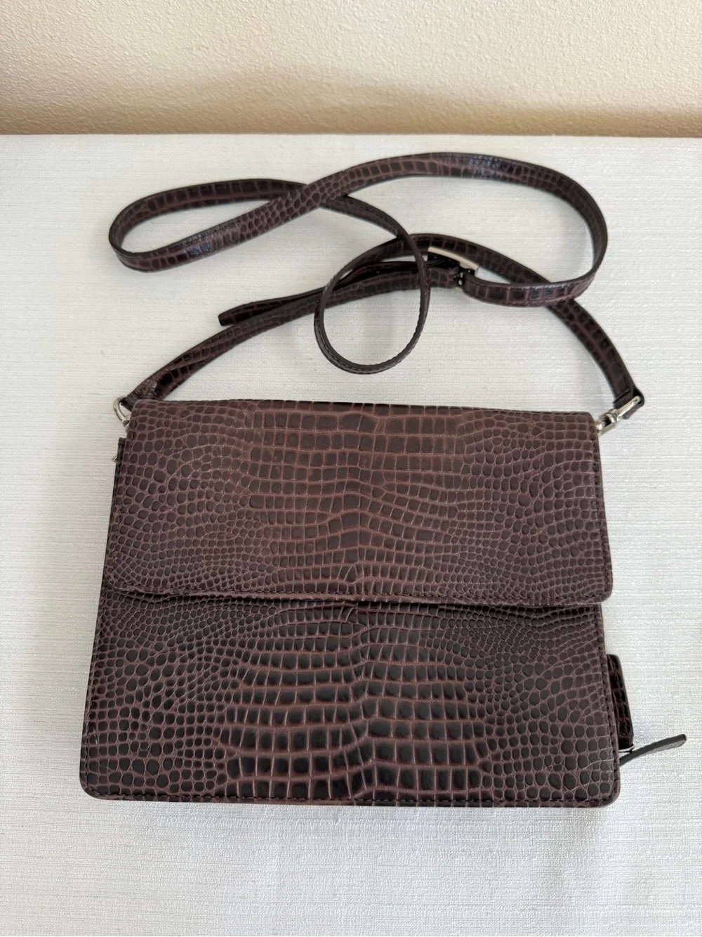 Vintage LEVENGER Classic Croc-Embossed Brown Leather Crossbody Bag Italy